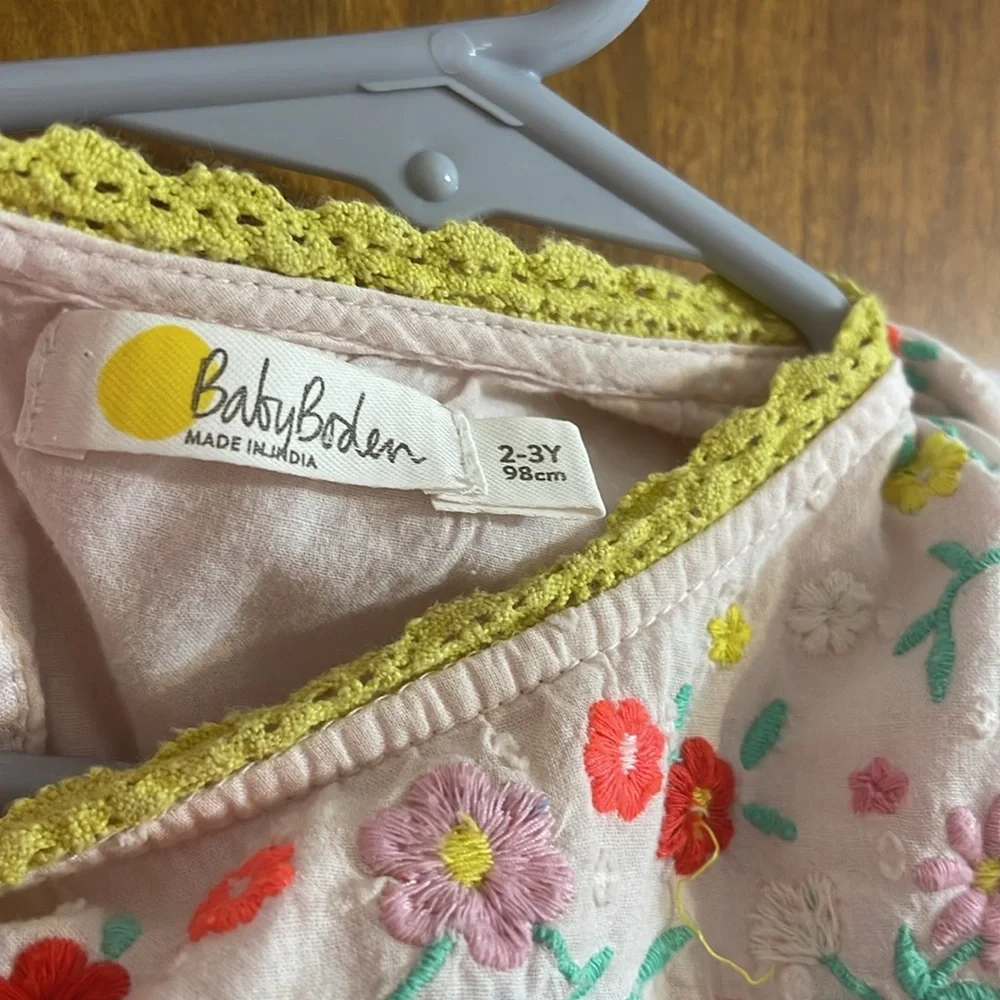 Baby Boden Swiss dot embroidered dress - Picture 3 of 4